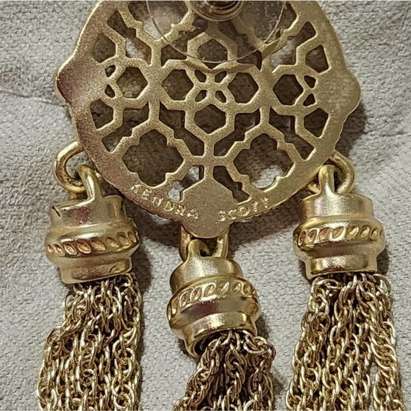 KENDRA SCOTT Adams Gold statement Earrings in White Pearl - Picture 7 of 8